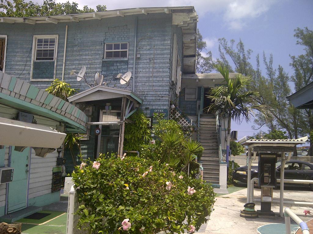 Arawak Inn Nassau Exteriör bild
