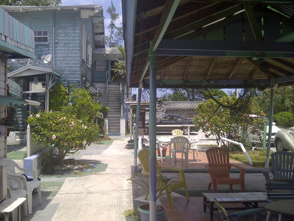 Arawak Inn Nassau Exteriör bild