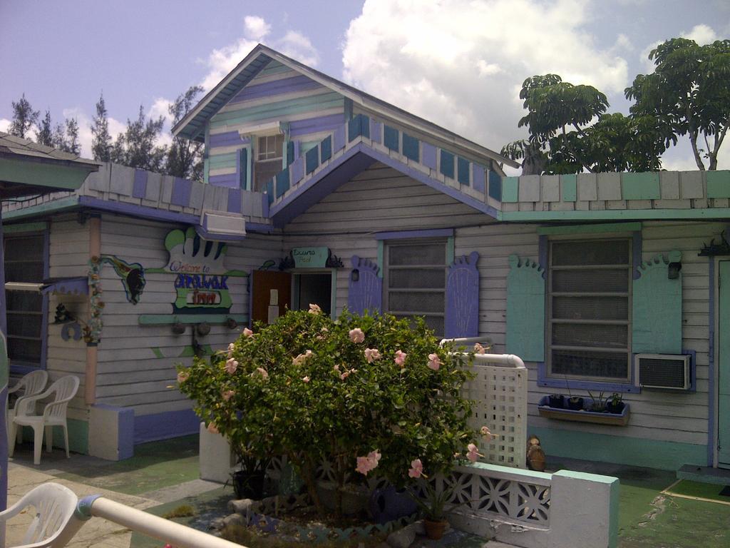 Arawak Inn Nassau Exteriör bild